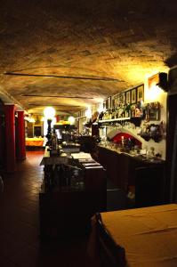 Un restaurante o sitio para comer en Albergo Residence Al Passatore