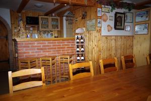 Lounge nebo bar v ubytování Sklep u Veselých