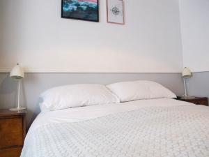 Ảnh trong thư viện ảnh của Stone's Throw Guest House ở Weymouth