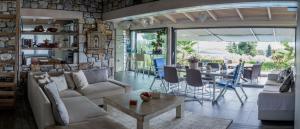 a living room with a couch and a table at Hacienda Verde in Serres