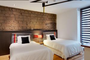 A bed or beds in a room at Hotel Casa Gardenia