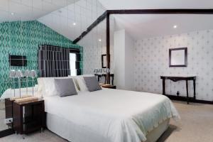 Postel nebo postele na pokoji v ubytování Hotel Casa Gardenia + 37 fotografií