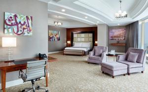 Ruang duduk di Best Plaza West Bay Hotel