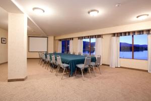 Konferenční prostory v ubytování Holiday Inn Hotel & Suites Osoyoos by IHG