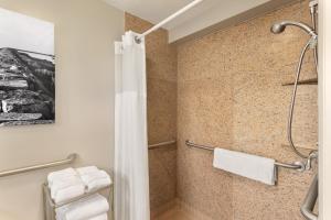 Koupelna v ubytování DoubleTree by Hilton Providence Airport Warwick