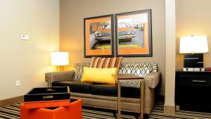Istumisnurk majutusasutuses Holiday Inn Express Covington-Madisonville by IHG