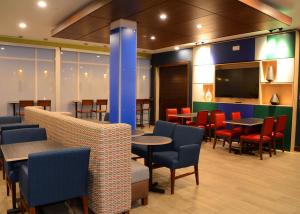 Restoran atau tempat makan lain di Holiday Inn Express & Suites - Pittsburgh - Monroeville, an IHG Hotel