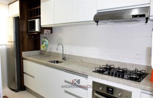 Una cocina o zona de cocina en 1039 - Apartamento para locação de Temporada em Bombinhas