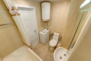 Ванна кімната в Excellent apartment Druzhby Narodov boulevard 3a. Lybedskaya metro station