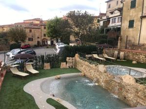 Bazén v ubytovaní B&B Il Sogno del Pinzagrilli alebo v jeho blízkosti