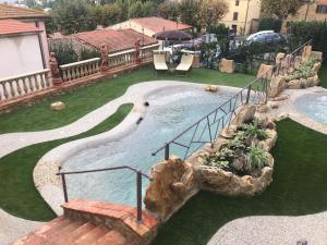 Bazén v ubytovaní B&B Il Sogno del Pinzagrilli alebo v jeho blízkosti