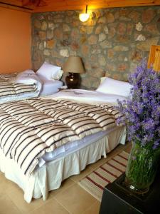A bed or beds in a room at La Calandria Casa de Campo