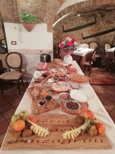 Jedlo v ubytovaní bed & breakfast alebo blízkom okolí
