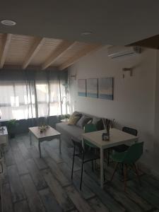 Ruang duduk di APT 5 - Apartamento en la playa de El Palo