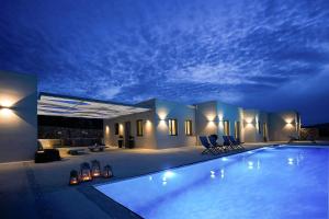 Bazén v ubytovaní Angels Estate Precious Villas alebo v jeho blízkosti