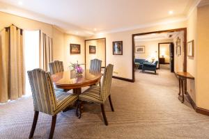 Area soggiorno di Millennium Hotel and Conference Centre Gloucester London