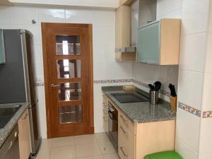 Kuchyň nebo kuchyňský kout v ubytování Apartamento en la Isla con vistas al Mar + 22 fotografií