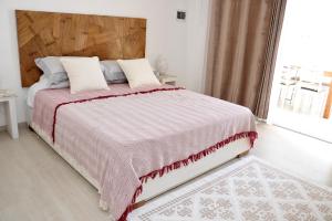 A bed or beds in a room at Sant Isidoro suite