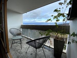 a balcony with a table and chairs on a balcony at Homestay Le Corbusier 5 ieme Rue in Firminy