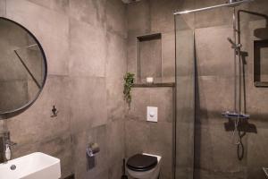 Varmi Guesthouse Apartments & rooms的一间浴室