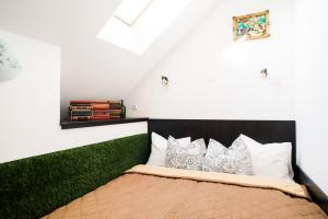 Posteľ alebo postele v izbe v ubytovaní St. Gellért Square - Minilux Apartman + 37 fotografií
