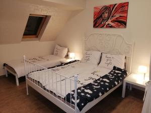 Postel nebo postele na pokoji v ubytování Retro apartment