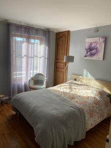 Postel nebo postele na pokoji v ubytování SUITE FAMILIALE DU BOURGEAU