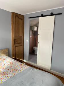 Postel nebo postele na pokoji v ubytování SUITE FAMILIALE DU BOURGEAU