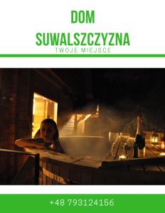 uma mulher sentada numa banheira de hidromassagem numa banheira de hidromassagem em Dom Suwalszczyzna em Suwałki