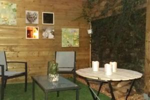 Posezení v ubytování Gîte 3 personnes, possibilité table d'hôtes le soir