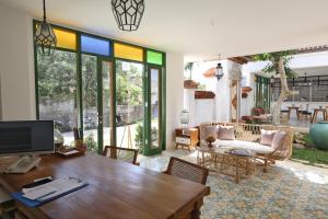 
a living room filled with furniture and a large window at Sabana Ubud in Ubud
