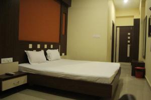 Hotel Shree Hari客房内的一张或多张床位