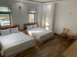 Hotel Hiệp Thành tesisinde bir odada yatak veya yataklar