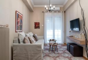 TV a/nebo společenská místnost v ubytování Absolute Athens XI