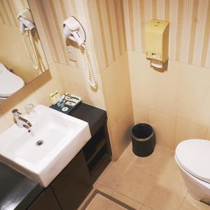 Koupelna v ubytování Travellers Suites Serviced Apartments