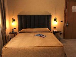 Postel nebo postele na pokoji v ubytování Hotel Tirrenia