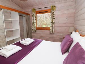 En eller flere senge i et værelse på Barn Owl Lodge