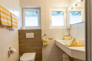 Koupelna v ubytování Landhaus Almrausch