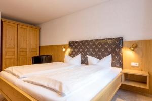 Postel nebo postele na pokoji v ubytování Landhaus Almrausch