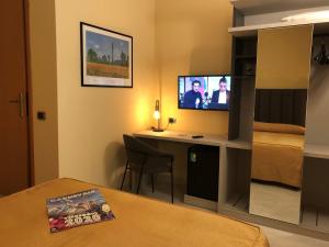 TV a/nebo společenská místnost v ubytování Hotel Tirrenia