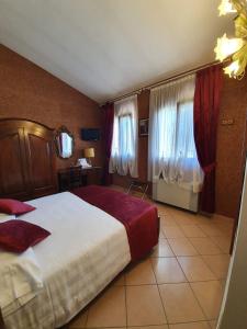 a hotel room with a large bed and curtains at Agriturismo Eva in Favaro Veneto