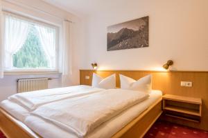 Postel nebo postele na pokoji v ubytování Landhaus Almrausch
