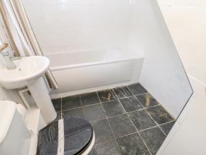 Ένα μπάνιο στο Auckland Cottage +39 φωτογραφίες