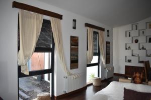 En eller flere senge i et værelse på Villa chillout la barrosa + 20 billeder