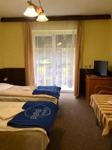 Posteľ alebo postele v izbe v ubytovaní OWR Relax - Hostel położony blisko atrakcji turystycznych