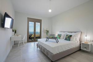 Ένα ή περισσότερα κρεβάτια σε δωμάτιο στο Villa Mare Monte +42 φωτογραφίες