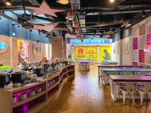 加丁塞尔彭名誉酒店餐厅或其他用餐的地方