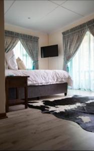 Postel nebo postele na pokoji v ubytování BougainVilla Guest House