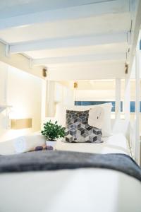 Cama o camas de una habitación en HQ Hostel Silom