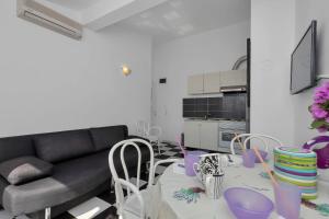 Kuchyňa alebo kuchynka v ubytovaní Apartments Vele